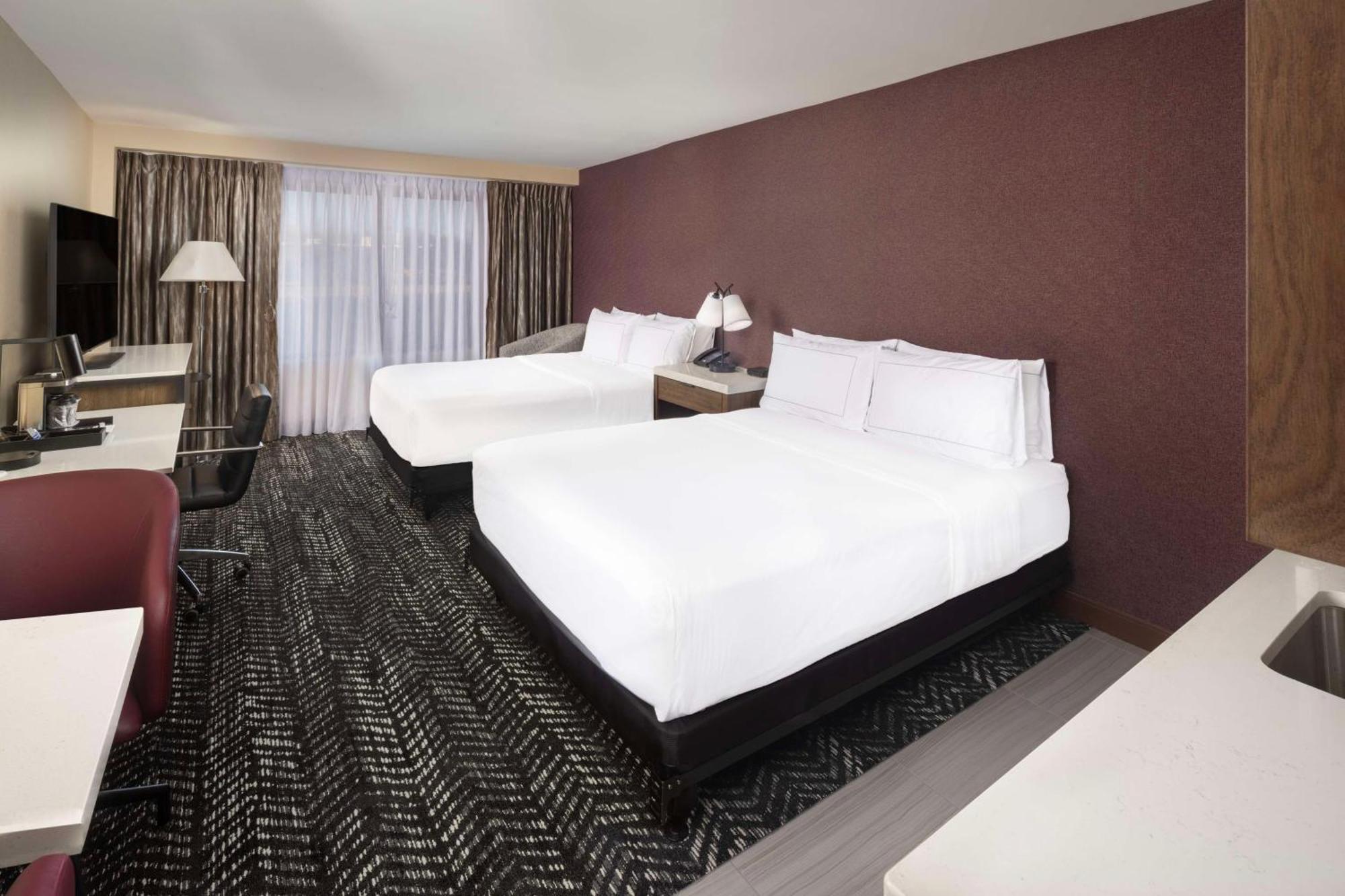 Doubletree By Hilton Manhattan, Ks Hotel Manhattan